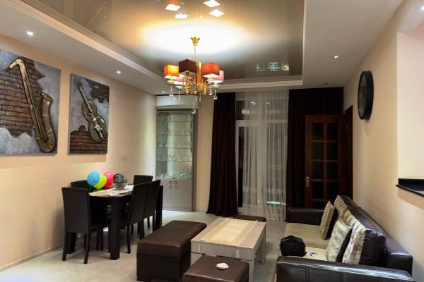 شقة للإيجار 1+1 في باتومي غورغاسالي | 75م² | الطابق الثالث